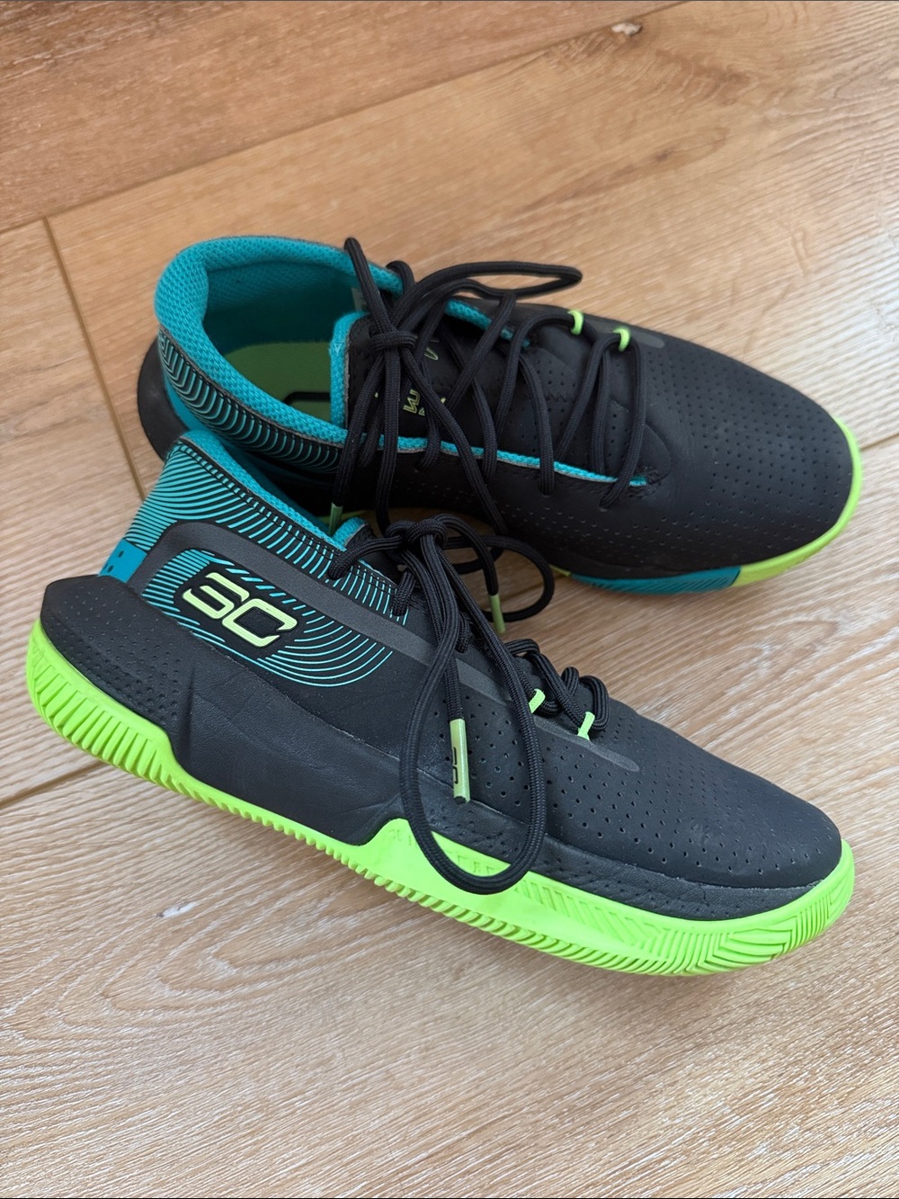 Under Armour Steph Curry 3C Kids Black with Neon Green & Teal Basketbal Sneakers